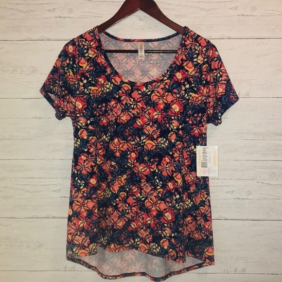 LuLaRoe Tops - 3/$15🌿 NWT LuLaRoe shirt